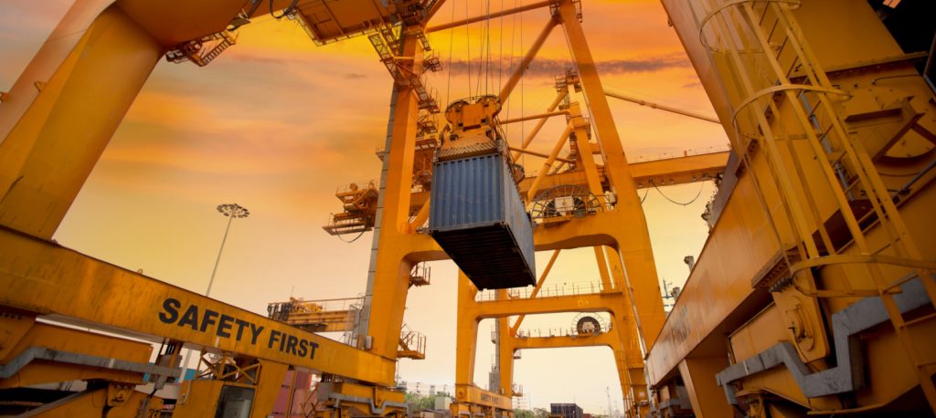 10 Equipment Used for Loading and Unloading Ships at Ports – Complete Guide